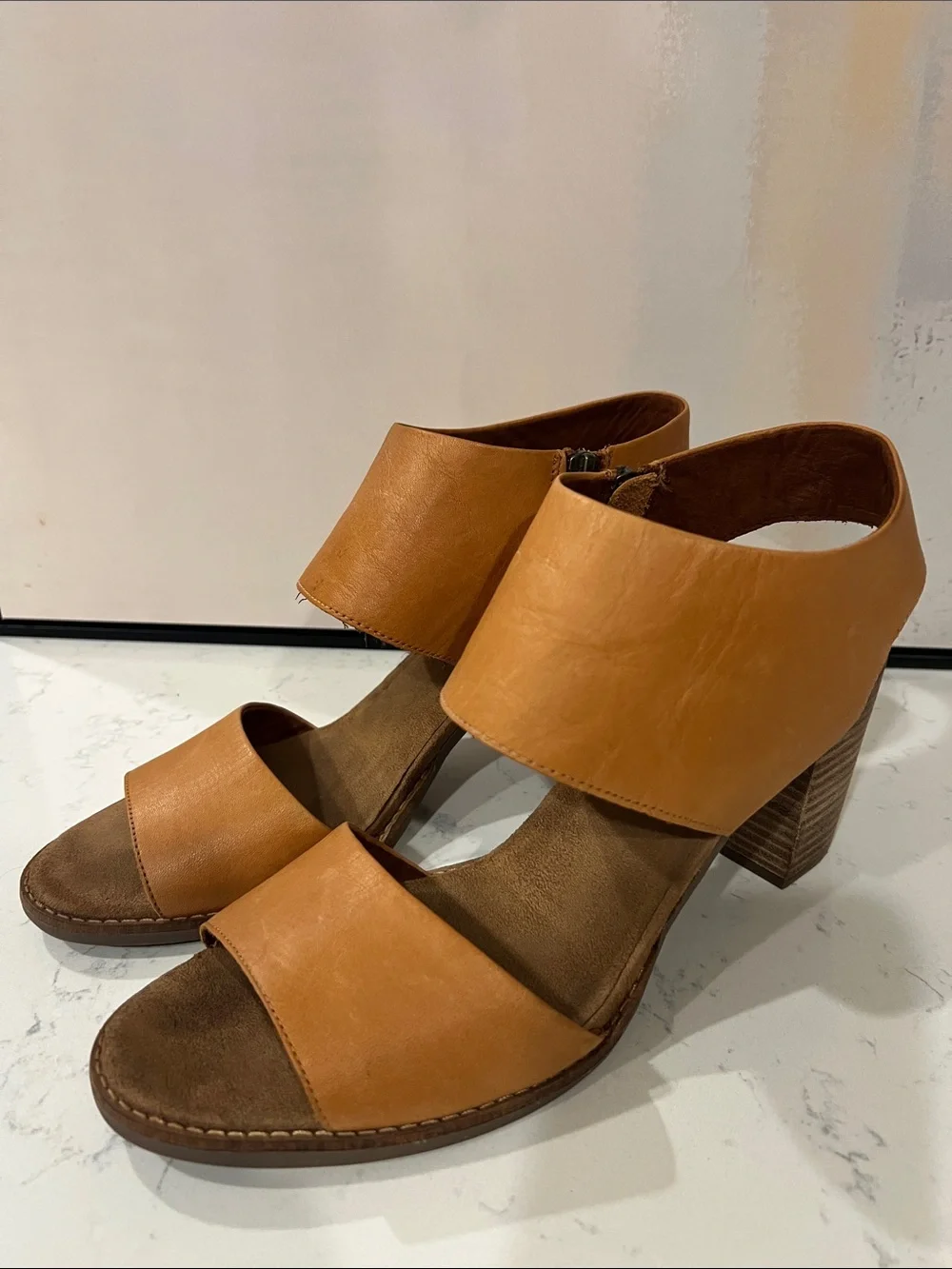TOMS Majorca Cut-out Block Heel Sandals in tan leather with side zipper size 12